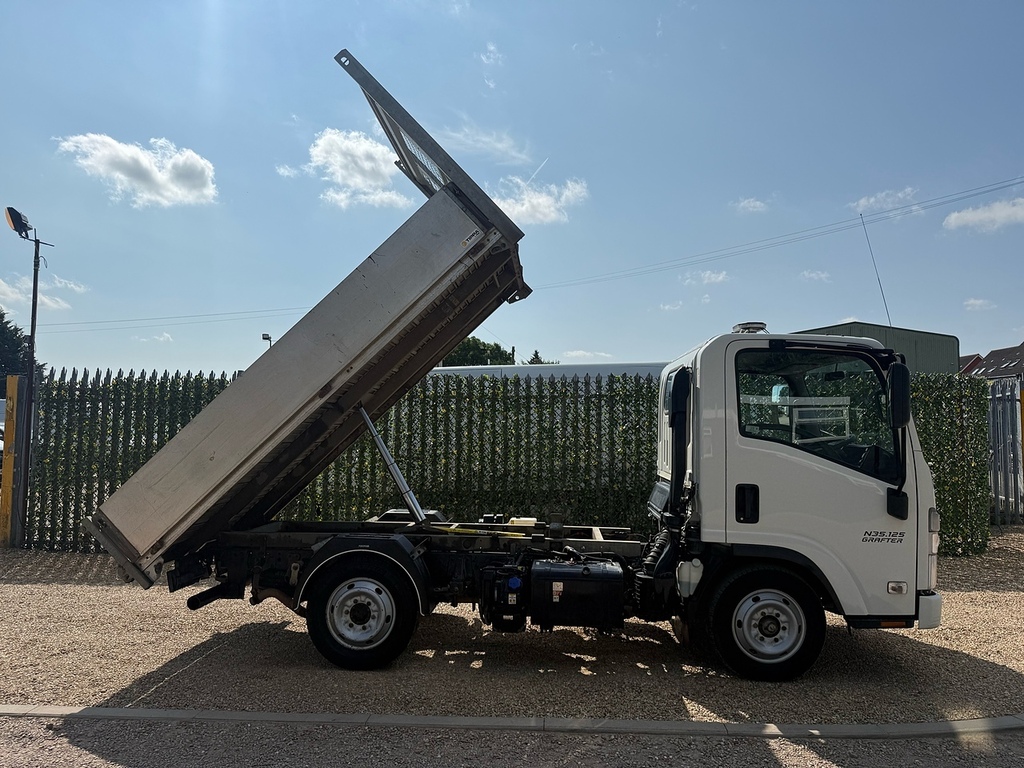 Isuzu N35.125s Swb Tipper LT72DPE White #2