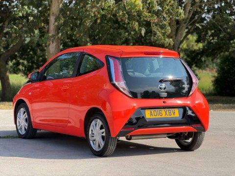 Toyota Aygo X -Pression Vvt-i Orange #3