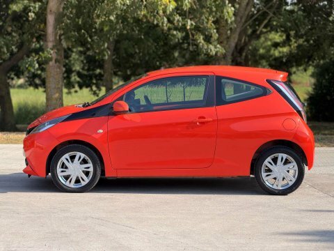 Toyota Aygo X X-play Red #22