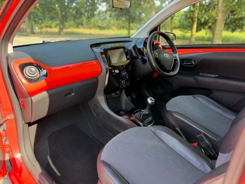Toyota Aygo X -Pression Vvt-i Orange #4