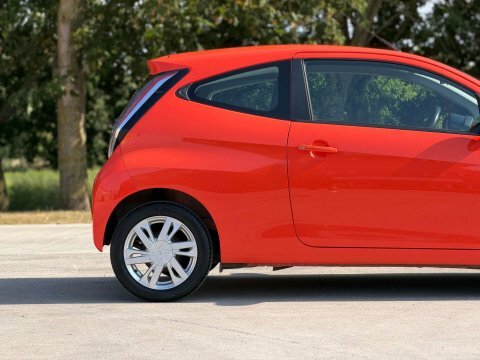 Toyota Aygo X X-play Red #9