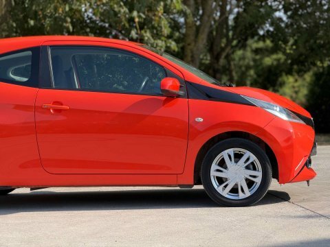 Toyota Aygo X X-play Red #7