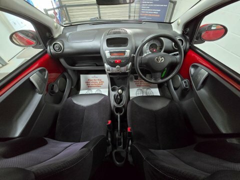 Toyota Aygo 2011 61 1.0 Red #2
