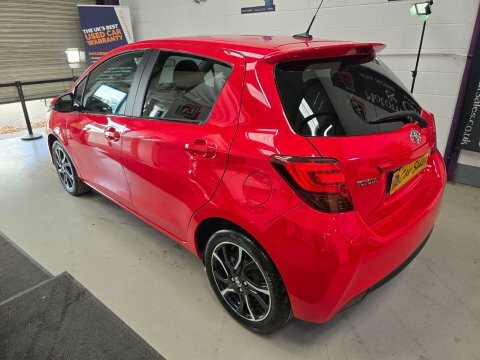 Toyota Yaris 2015 65 1.33 Red #6
