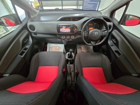 Toyota Yaris 2015 65 1.33 Red #3
