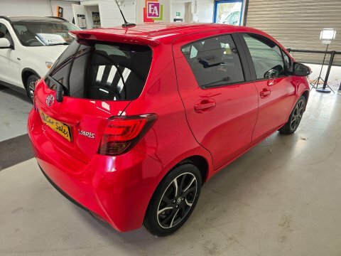 Toyota Yaris 2015 65 1.33 Red #2