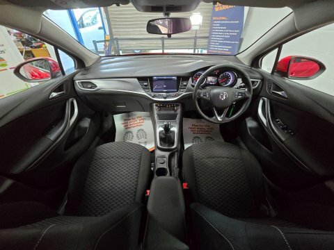 Vauxhall Astra 2017 17 1.0I Red #3