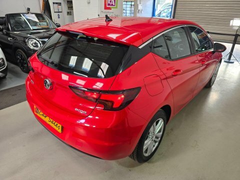 Vauxhall Astra 2017 17 1.0I Red #2