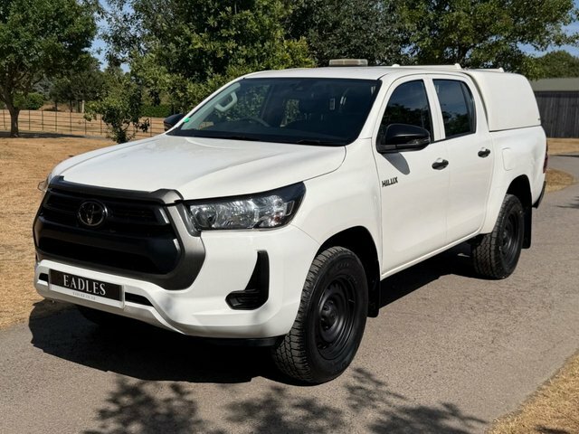 Toyota HILUX Pickup White #2