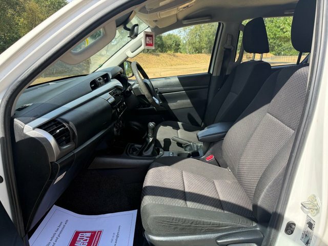 Toyota HILUX Invincible X Dcab Pick Up 2.8 D-4d Black #11