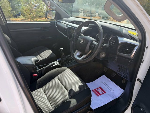 Toyota HILUX Invincible X Dcab Pick Up 2.8 D-4d Black #9