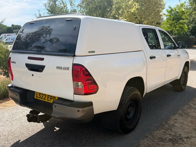 Toyota HILUX Pickup White #6