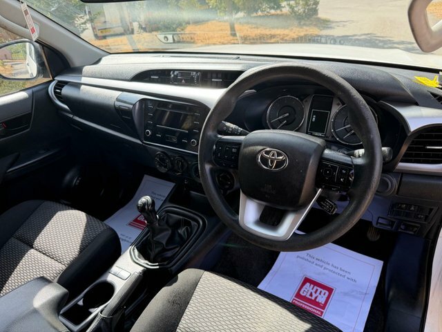 Toyota HILUX Invincible X Dcab Pick Up 2.8 D-4d Black #10