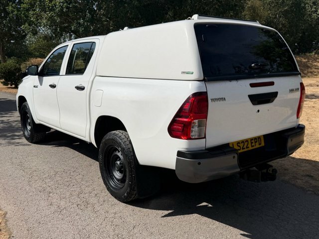 Toyota HILUX Pickup White #4