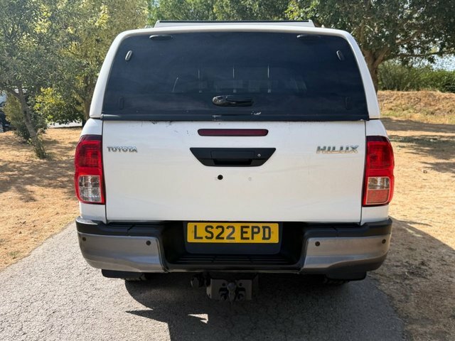 Toyota HILUX Pickup White #5