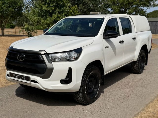 Toyota HILUX Pickup White #3