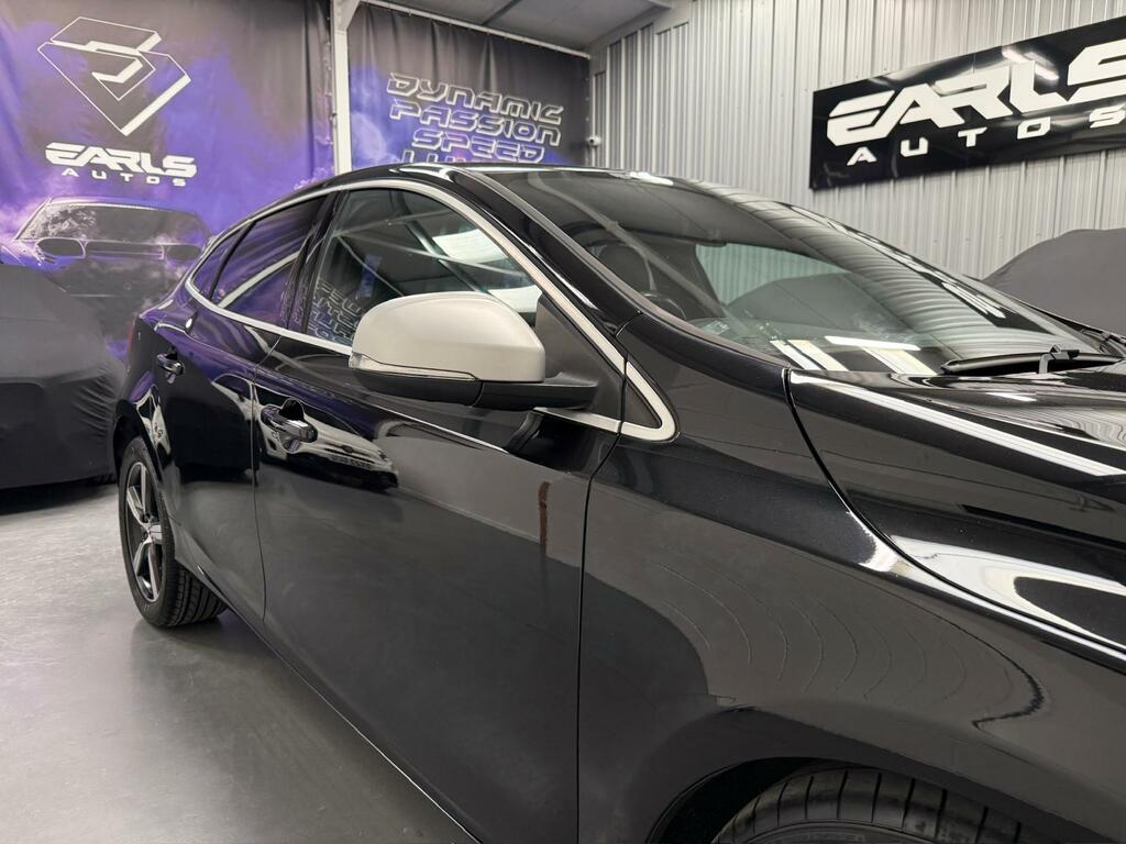 Volvo V40 2.0 D4 R-design Hatchback Euro 6 Black #3