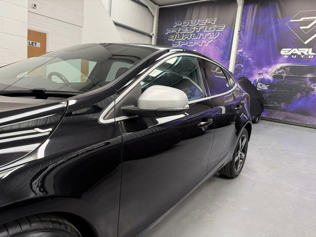 Volvo V40 2.0 D4 R-design Hatchback Euro 6 Black #6