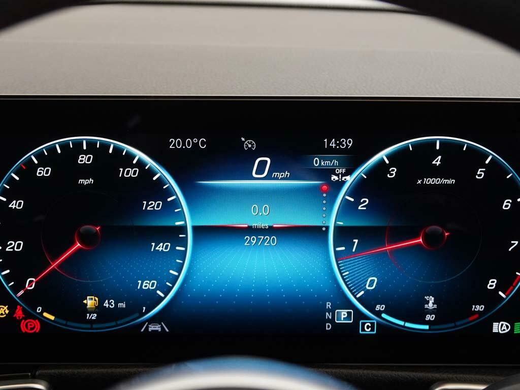Mercedes-Benz GLB Class Glb 200 Amg Line Premium Plus Night Edition 7 Sea SO72VDD Red #4