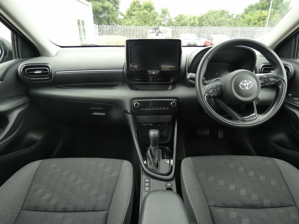 Toyota Yaris 1.5 Vvt-h Design E-cvt Euro 6 Ss SO24KTG Brown #4