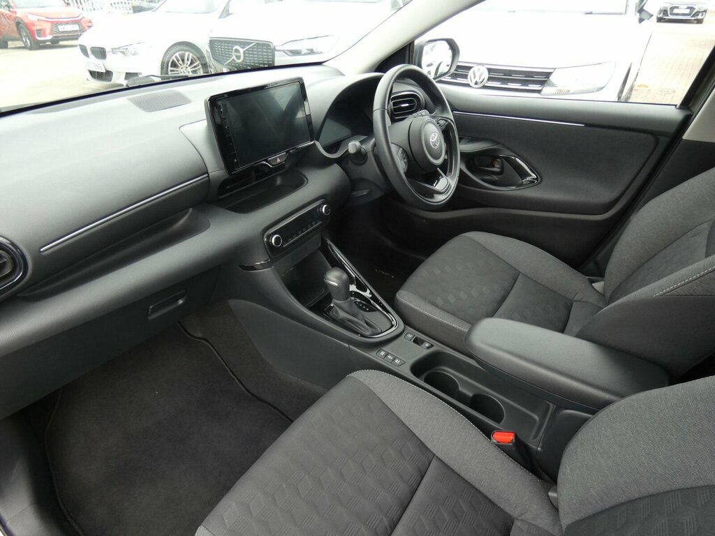 Toyota Yaris 1.5 Vvt-h Design E-cvt Euro 6 Ss SO24KTG Brown #2