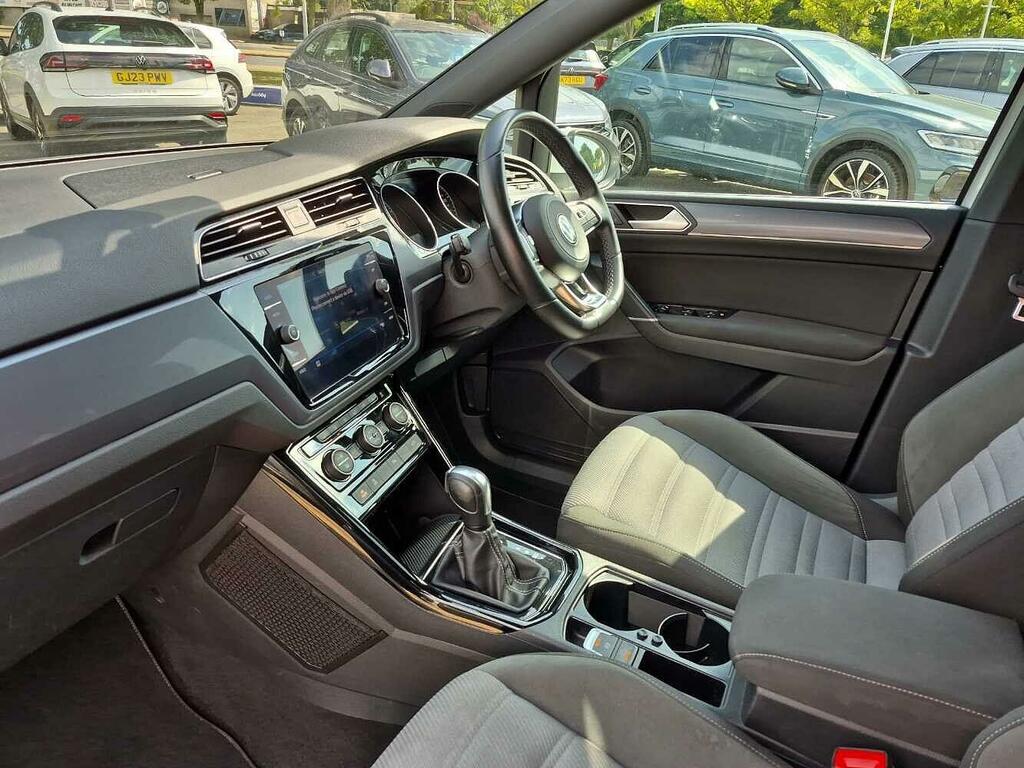 Volkswagen Touran R-line 1.5 Tsi 150Ps 7-Speed Dsg White #2
