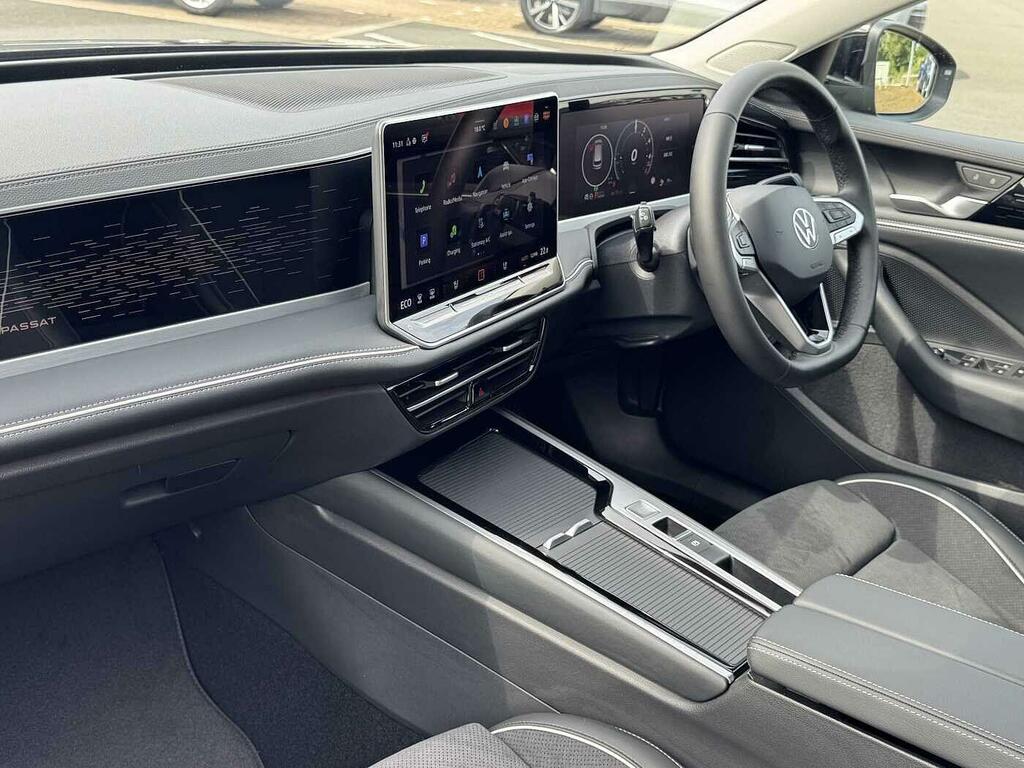 Volkswagen Passat 1.5 Tsi Ehybrid Elegance Dsg Black #2