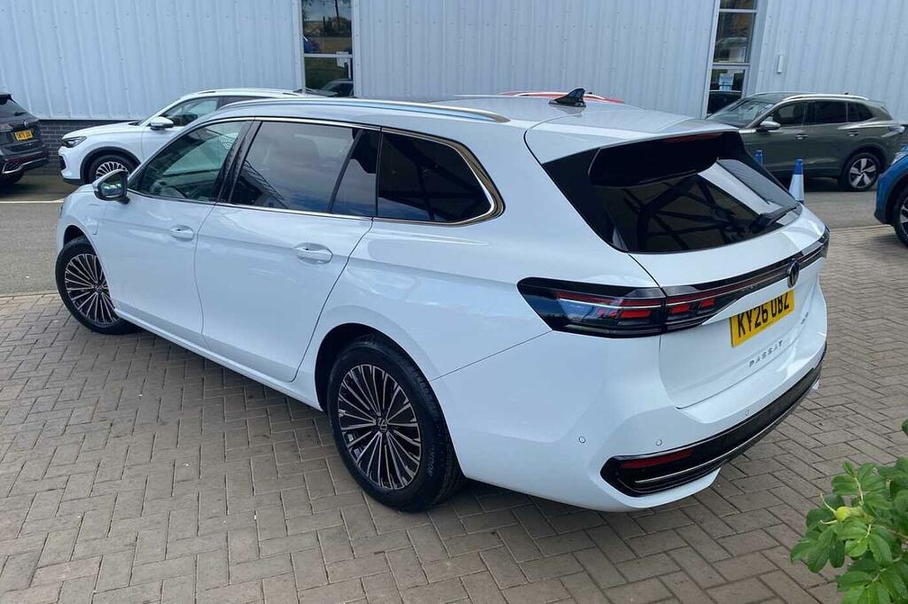 Volkswagen Passat 1.5 Tsi Ehybrid Elegance Dsg White #3