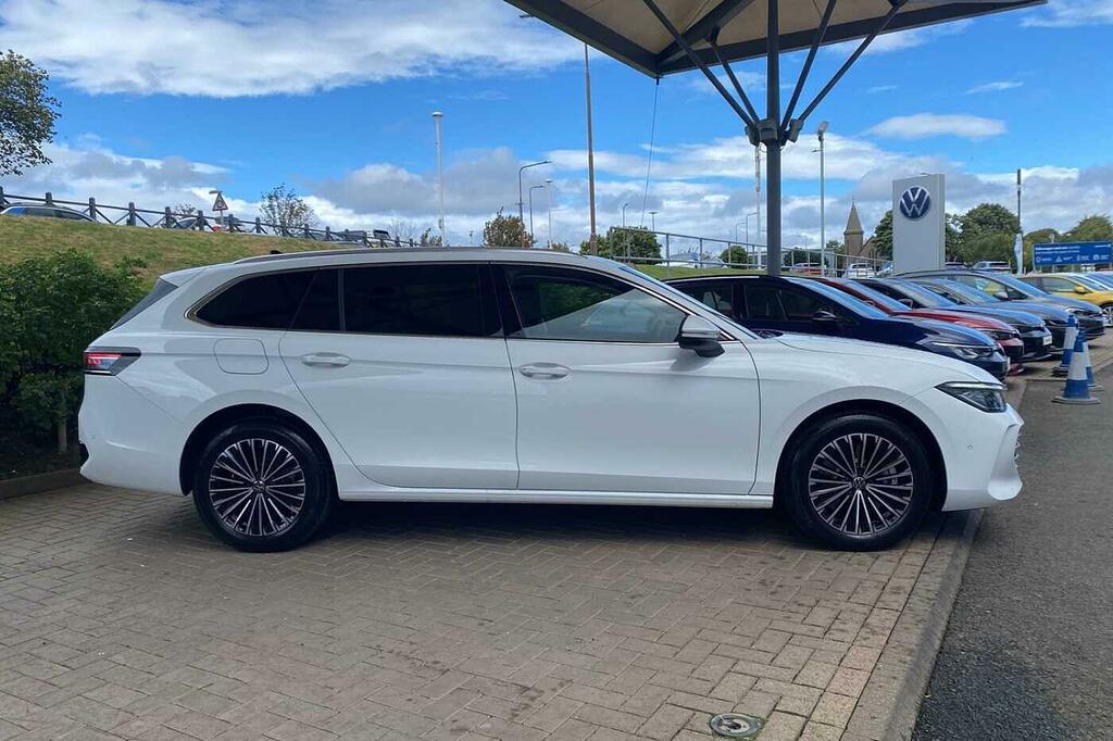 Volkswagen Passat 1.5 Tsi Ehybrid Elegance Dsg White #4
