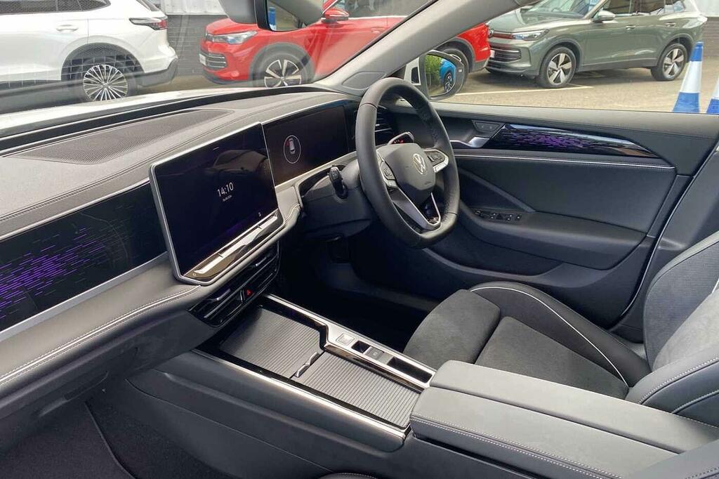 Volkswagen Passat 1.5 Tsi Ehybrid Elegance Dsg White #2