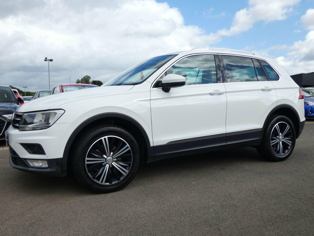 Volkswagen Tiguan 2.0 Tdi Bluemotion Tech Se Navigation Dsg 4Motion White #4