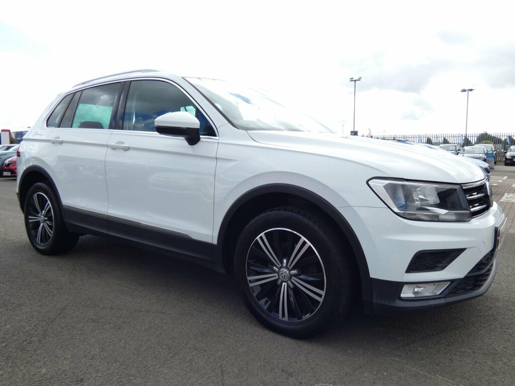 Volkswagen Tiguan 2.0 Tdi Bluemotion Tech Se Navigation Dsg 4Motion White #3