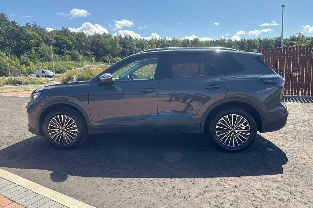 Volkswagen Tiguan Match Black #8