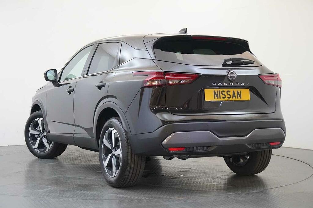 Nissan Qashqai 1.3 Dig-t Mh 140 N-connecta With Sat Nav And 360 V Black #3