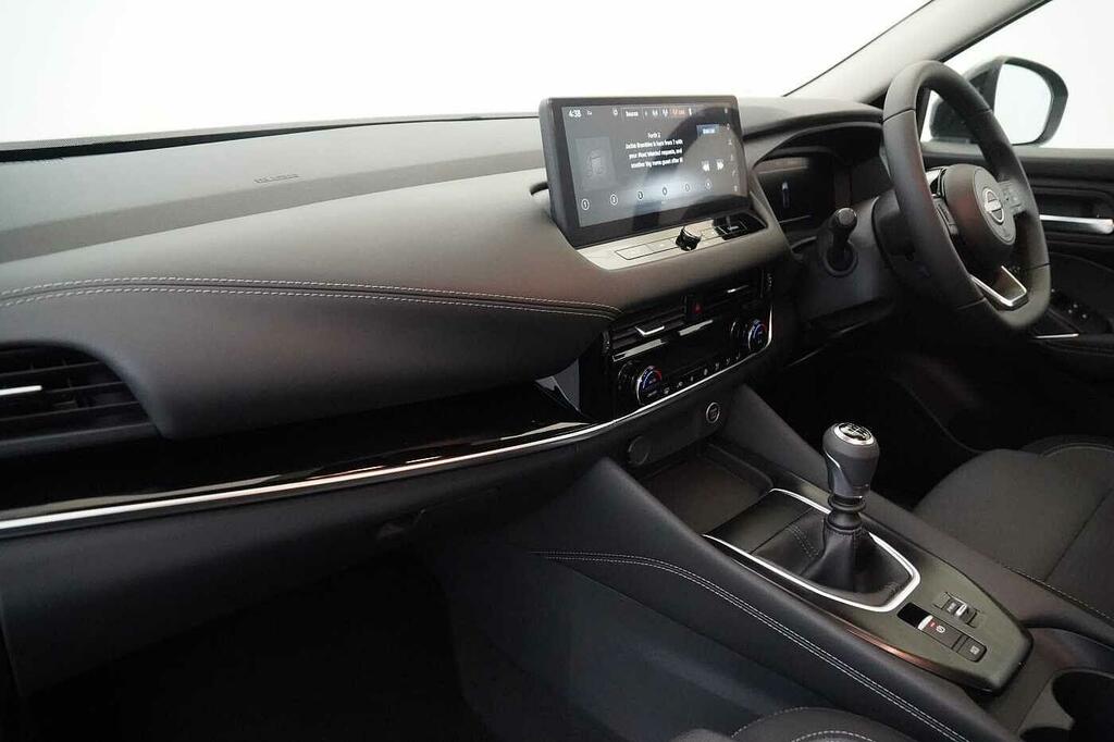 Nissan Qashqai 1.3 Dig-t Mh 140 N-connecta With Sat Nav And 360 V Black #2