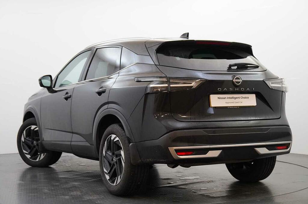 Nissan Qashqai 1.3 Dig-t Mh 140 N-connecta With Glass Roof Pack Black #3