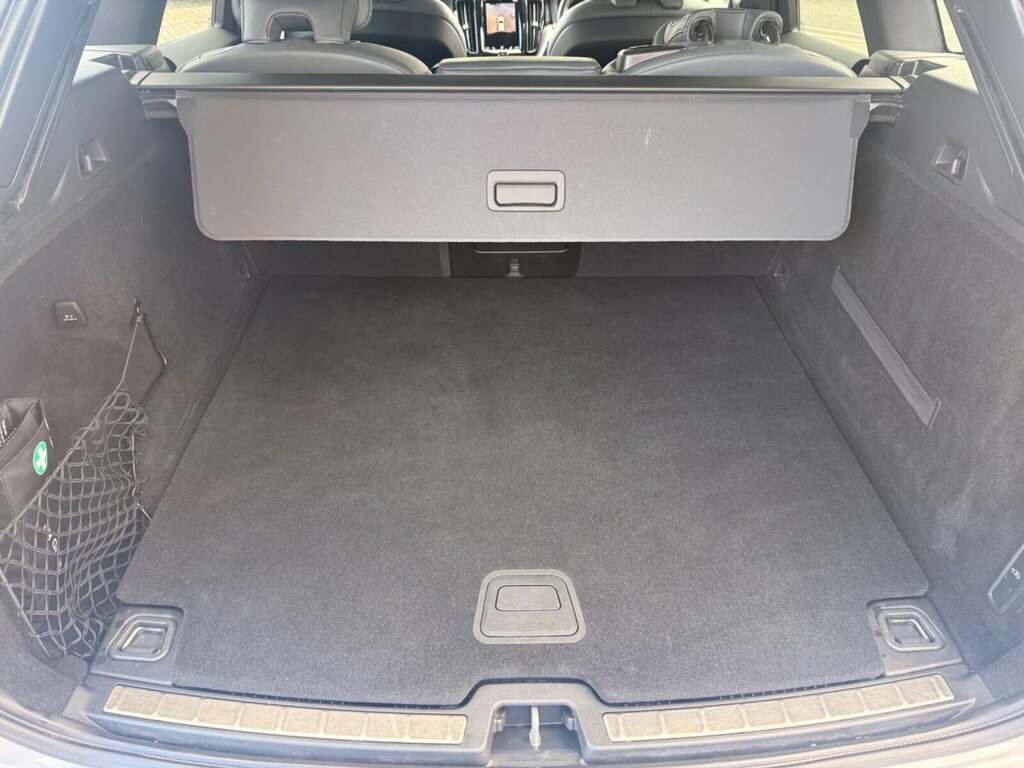 Volvo XC60 R-design, B5 Awd Mild Hybrid Silver #8