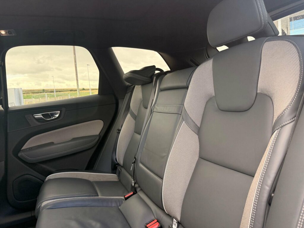 Volvo XC60 R-design, B5 Awd Mild Hybrid Silver #16