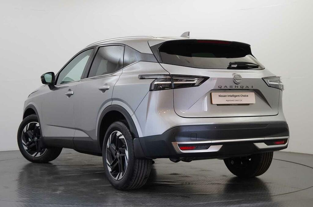Nissan Qashqai 1.3 Dig-t Mh 158 N-connecta With Sat Nav And Silver #3
