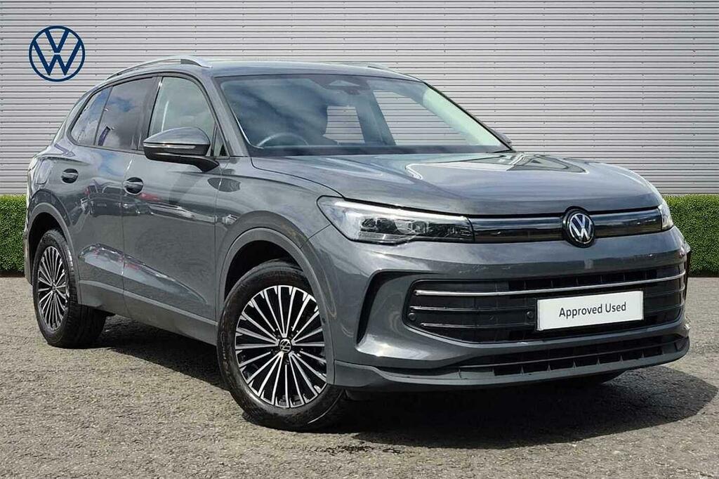 Volkswagen Tiguan Match Black #1