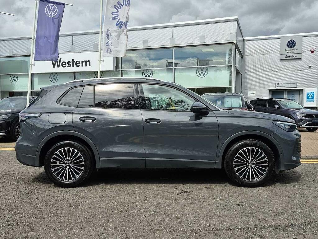 Volkswagen Tiguan Match Black #4