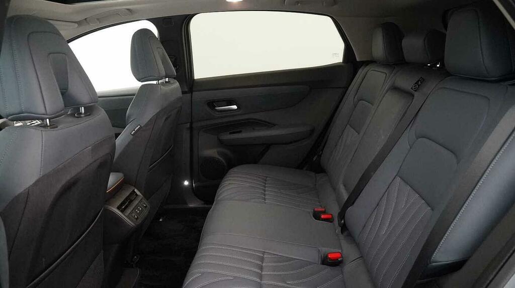 Nissan Ariya Advance Sky Pack 178Kw White #23