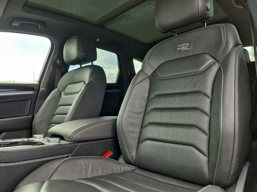Volkswagen Touareg R-line Tech Plus Black #32