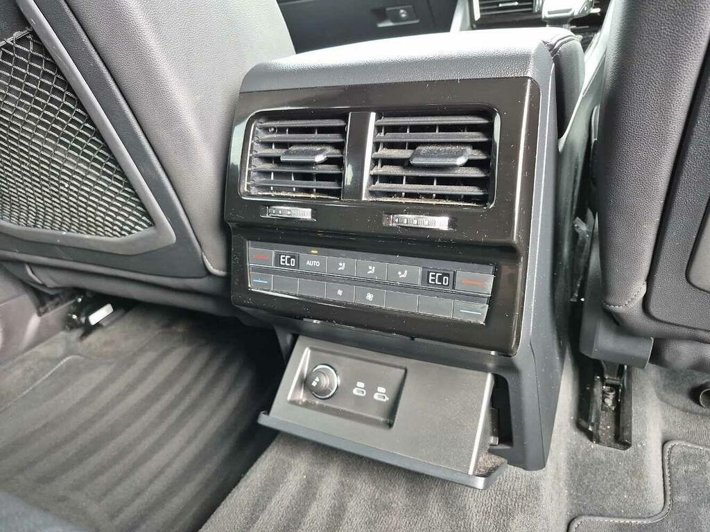 Volkswagen Touareg R-line Tech Plus Black #30