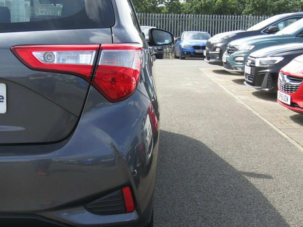 Toyota Yaris Vvt I Icon Tech Red #24
