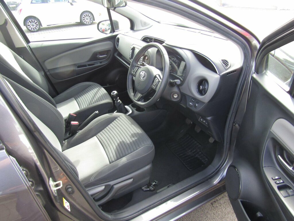 Toyota Yaris Vvt I Icon Tech Red #15