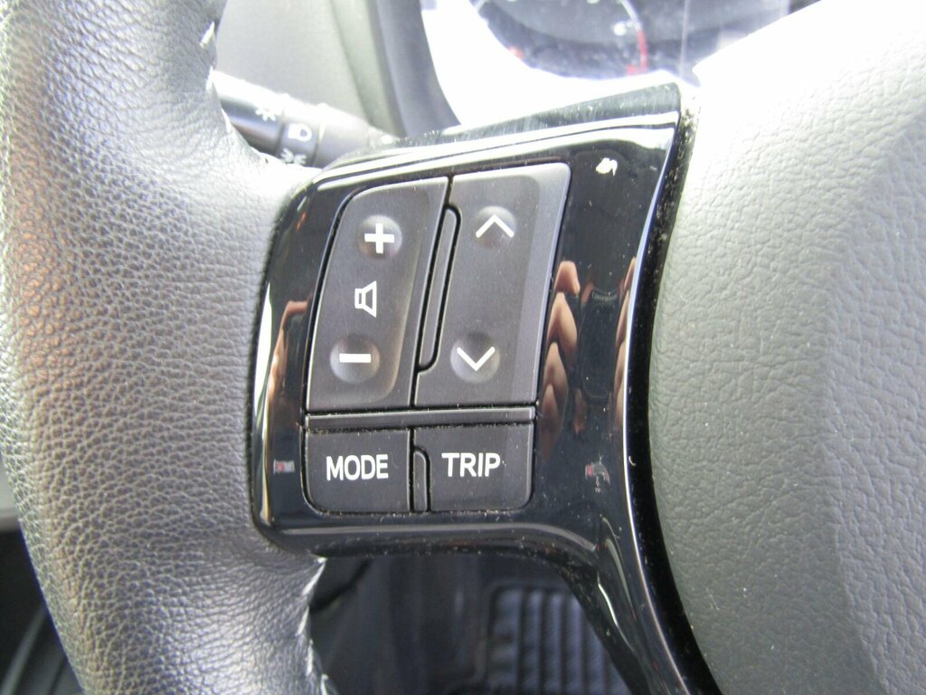 Toyota Yaris Vvt I Icon Tech Red #18