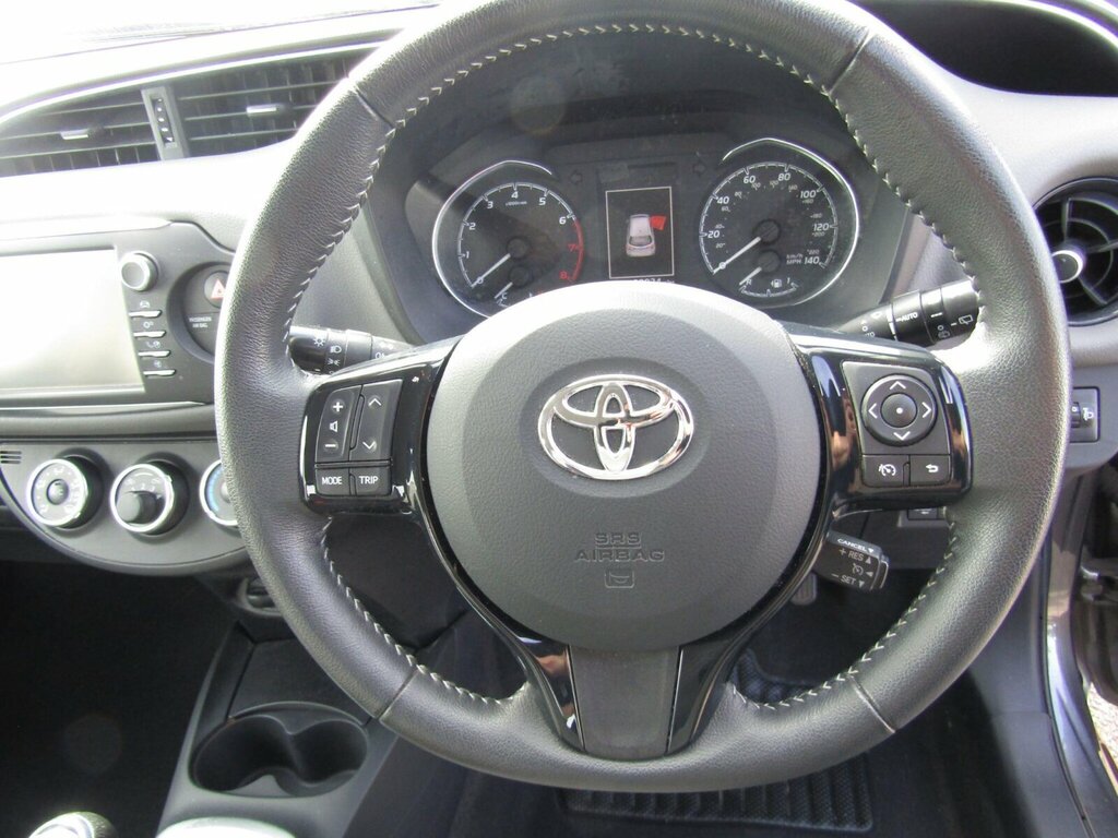 Toyota Yaris Vvt I Icon Tech Red #16