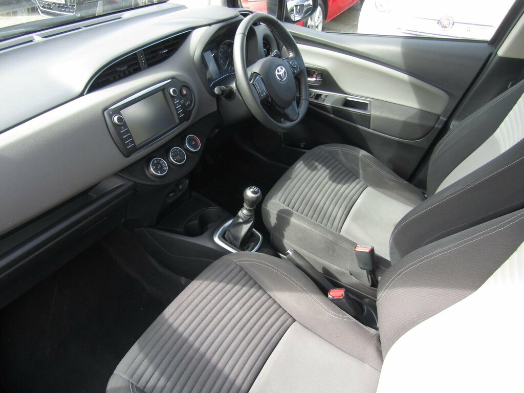 Toyota Yaris Vvt I Icon Tech Red #8