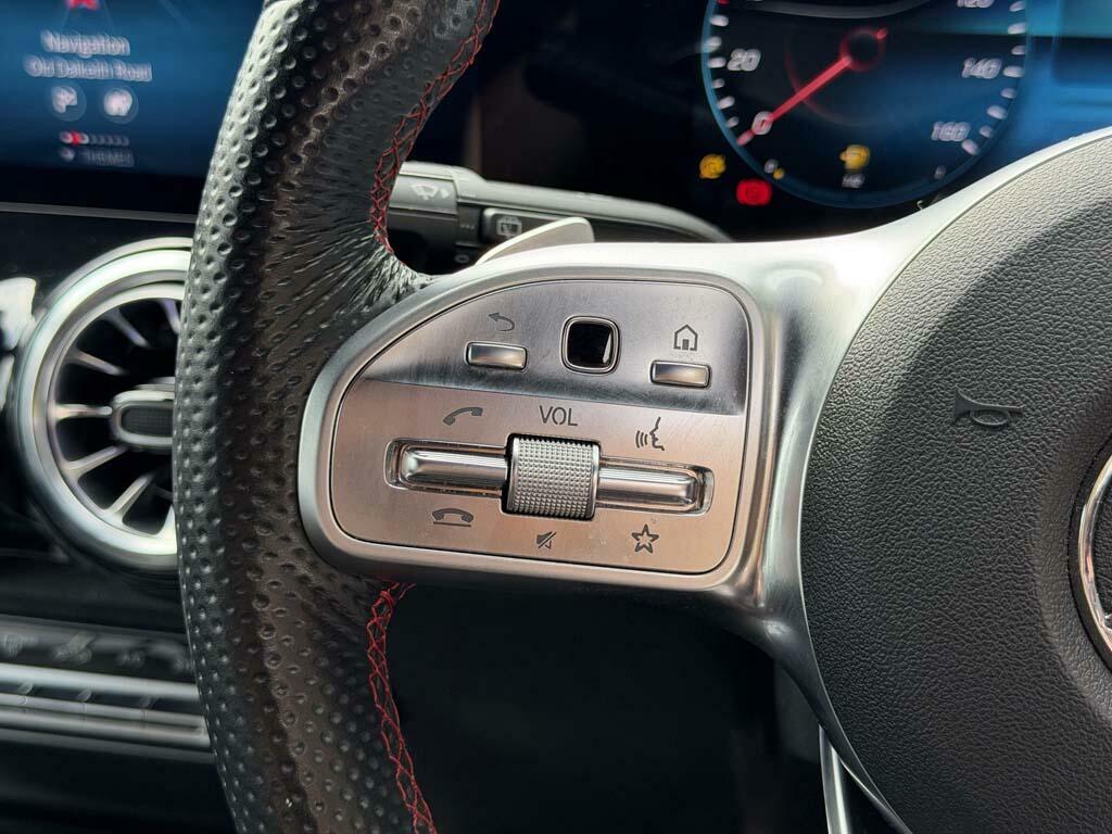 Mercedes-Benz GLB Class Glb 200 Amg Line Premium 7G-tronic White #21